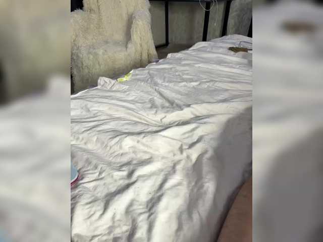 Entra en el chat con el modelo millemimi millemimi