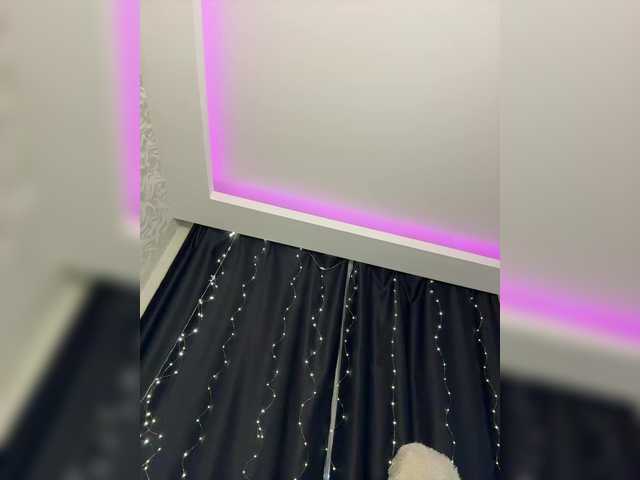 Entra en el chat con el modelo millemimi millemimi