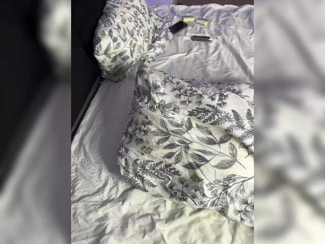 Entra en el chat con el modelo millemimi millemimi