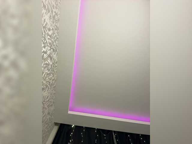 Entra en el chat con el modelo millemimi millemimi