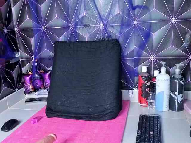 Megann9 webcam