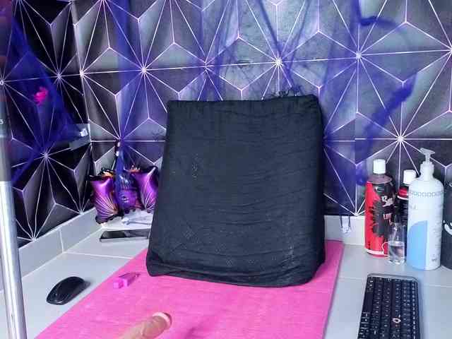 Megann9 webcam