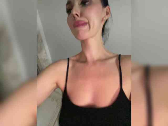 AnnaBlackFlame webcam