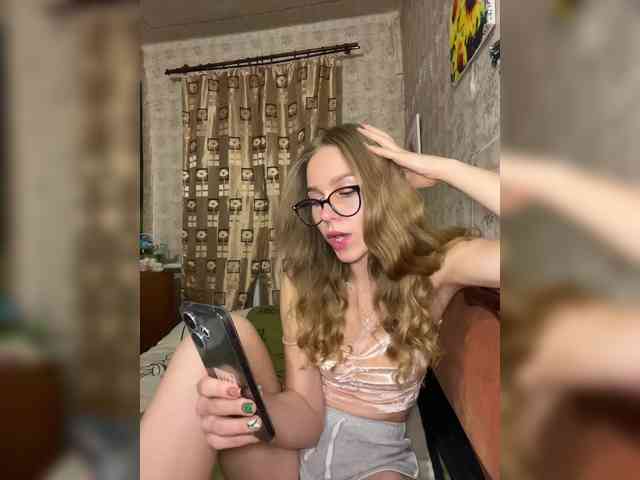 Milana22a webcam