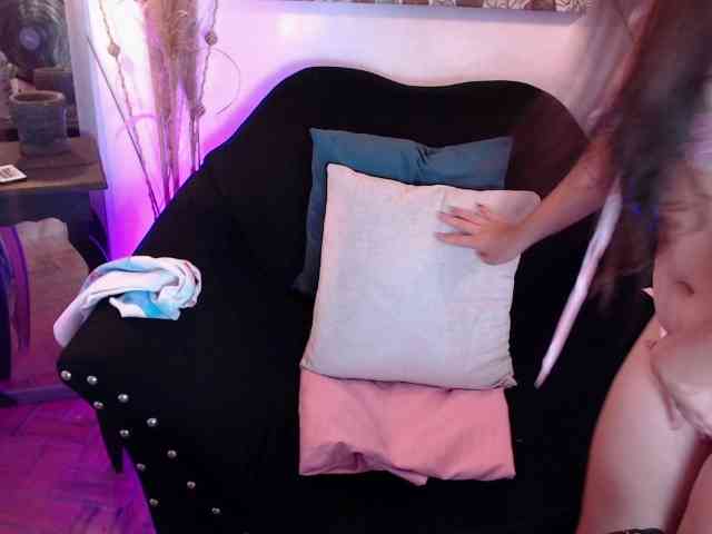GagingZhara webcam