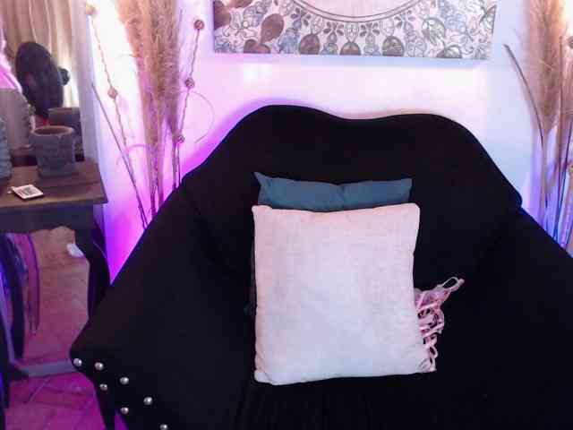 GagingZhara webcam