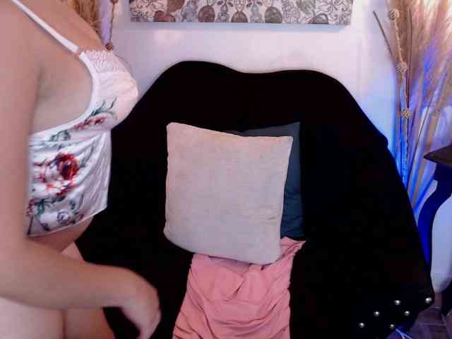 GagingZhara webcam