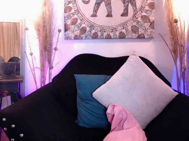 GagingZhara webcam
