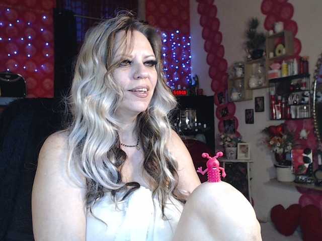 LadyVelvet webcam