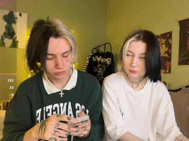 VeryRareTwins webcam