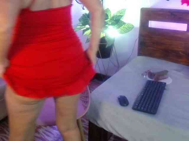 Yeseniaa25 webcam