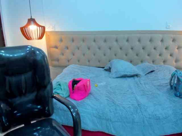 leslieanddrako webcam