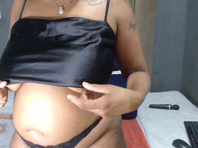 DARKNLOVELYxxx99a webcam