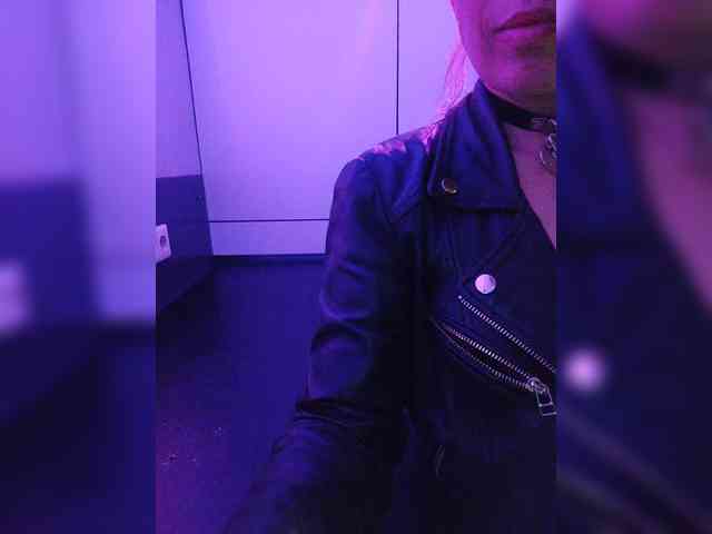 WILD-love-WILD webcam