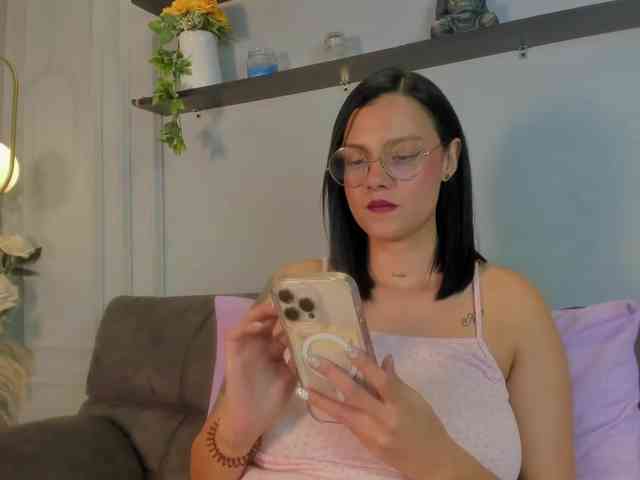 Abril-jones10 webcam