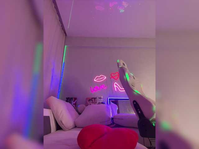 Accedi alla chat con il nickname Cristalkate Cristalkate