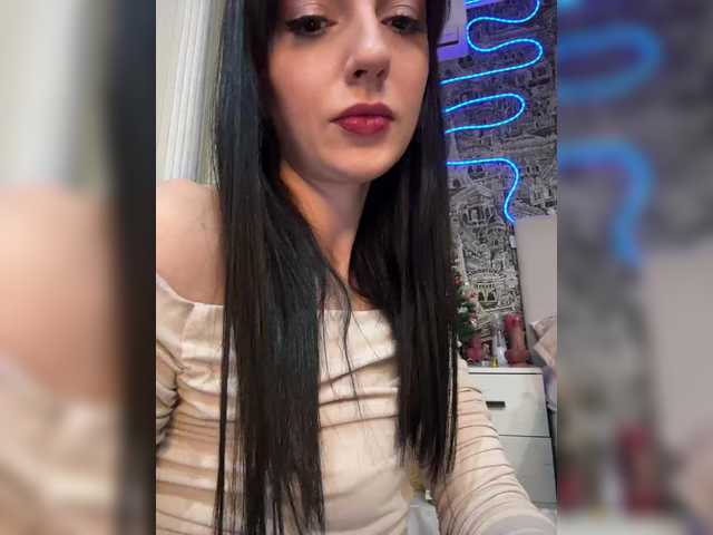 Accedi alla chat con il nickname TheLuxeBerry TheLuxeBerry