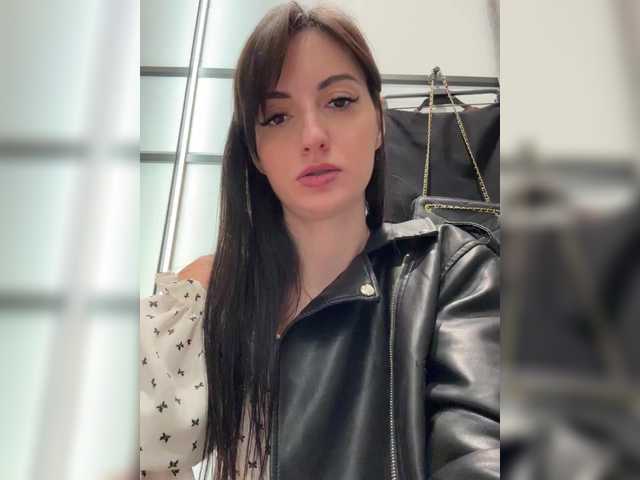 Vai a chattare su Valeria--sweet Valeria--sweet