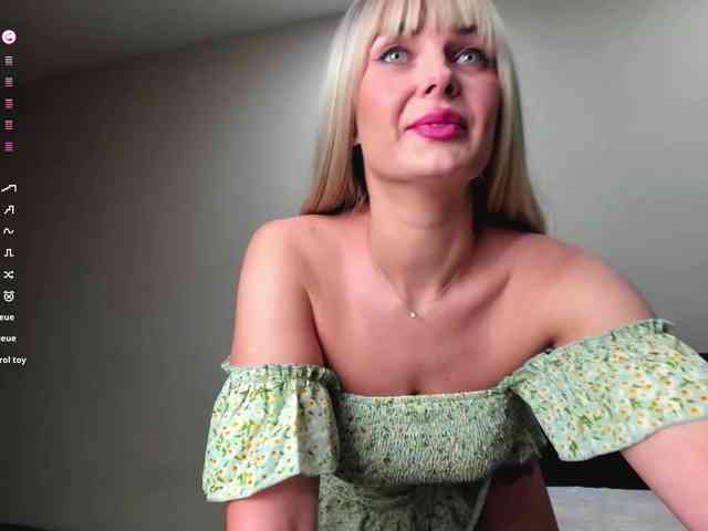 PaulaKiss webcam