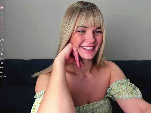 PaulaKiss webcam