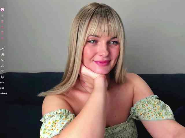 PaulaKiss webcam