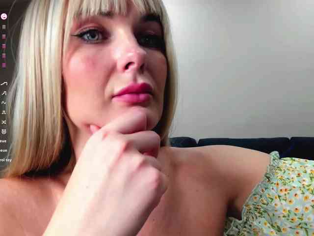 PaulaKiss webcam