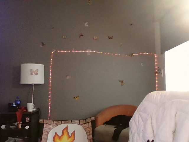 Vai a chattare su Adelaideskyy Adelaideskyy