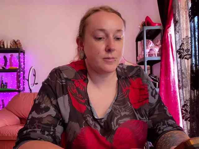 NylonQueen webcam