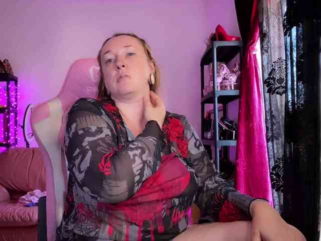 NylonQueen webcam