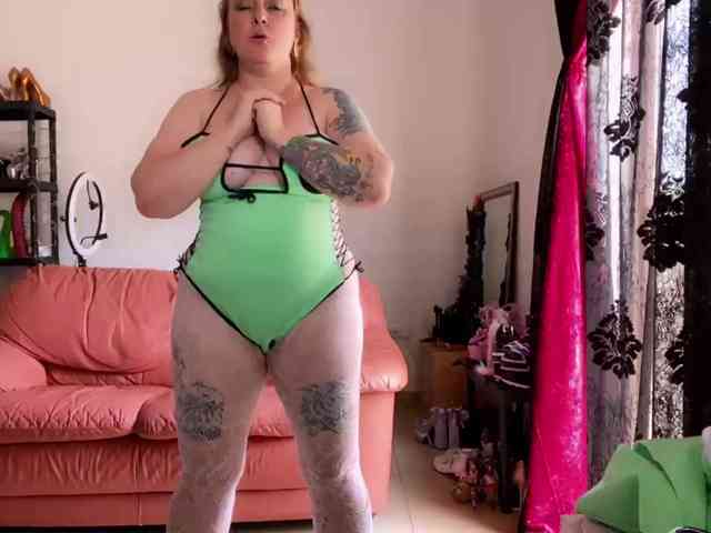 NylonQueen webcam