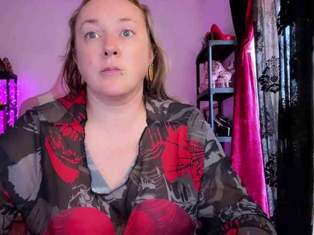 NylonQueen webcam