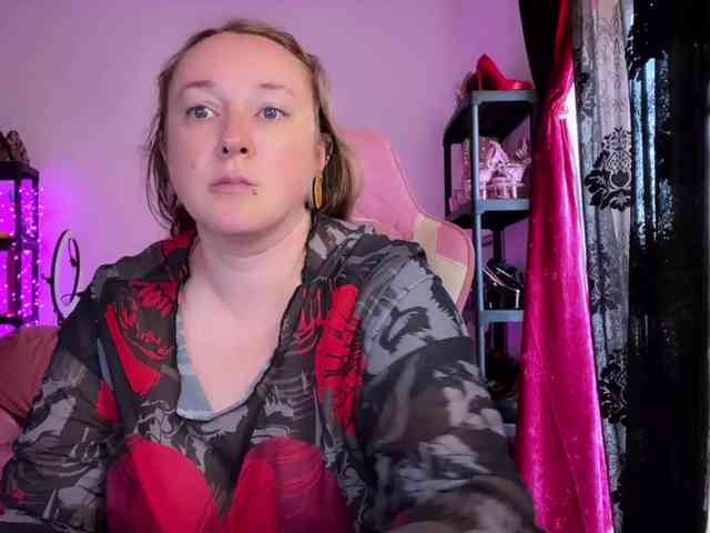 NylonQueen webcam