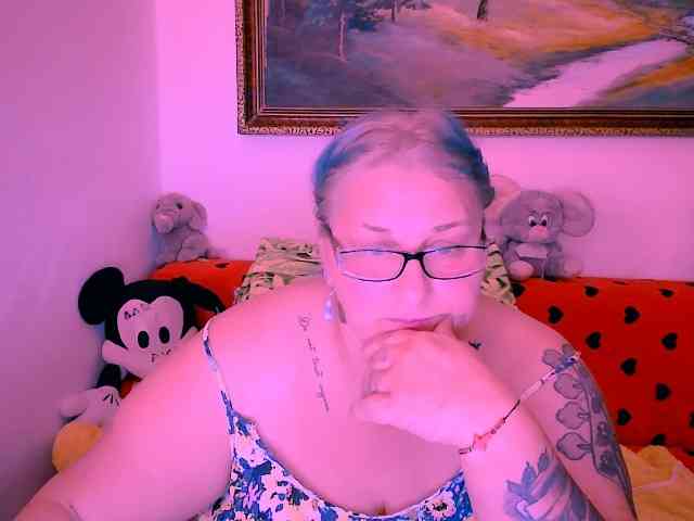 MarryBigBoobs1 webcam