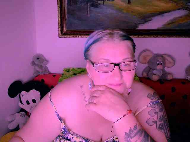 MarryBigBoobs1 webcam