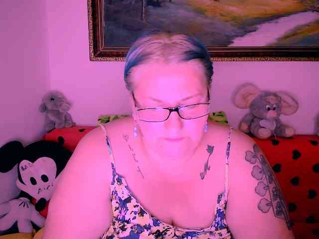MarryBigBoobs1 webcam