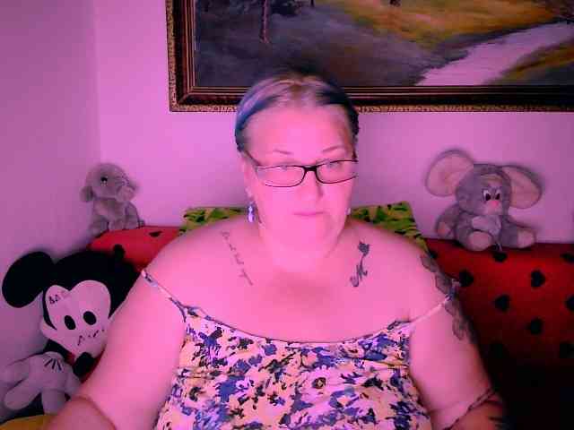 MarryBigBoobs1 webcam