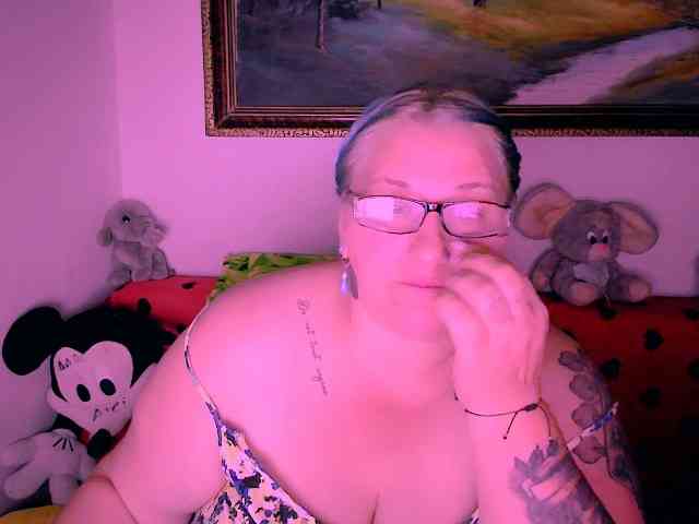 MarryBigBoobs1 webcam