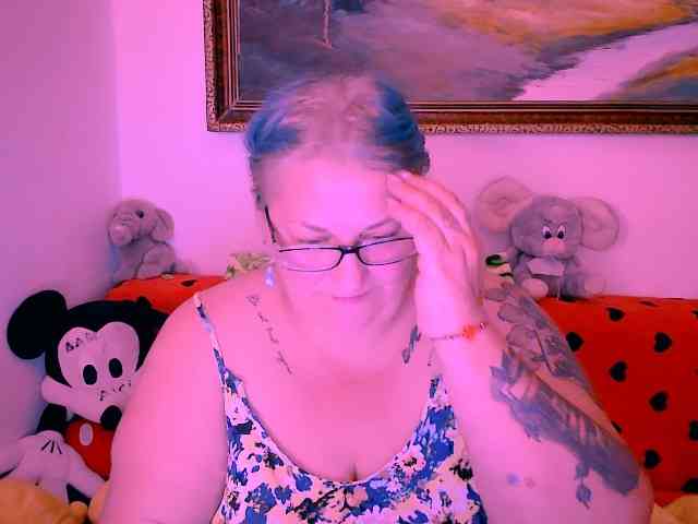MarryBigBoobs1 webcam
