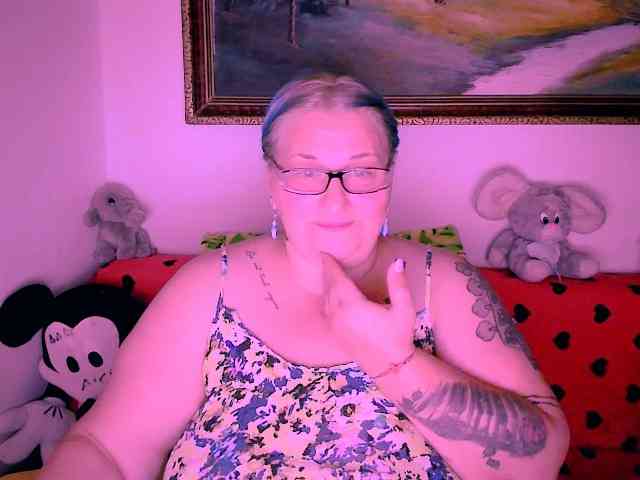 MarryBigBoobs1 webcam