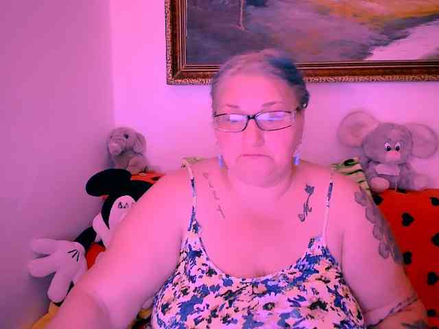 MarryBigBoobs1 webcam