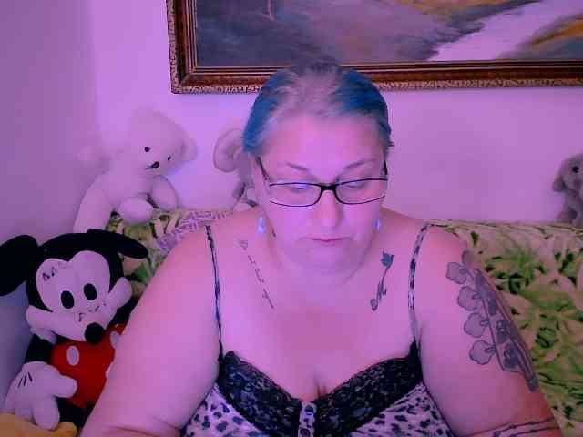 MarryBigBoobs1 webcam