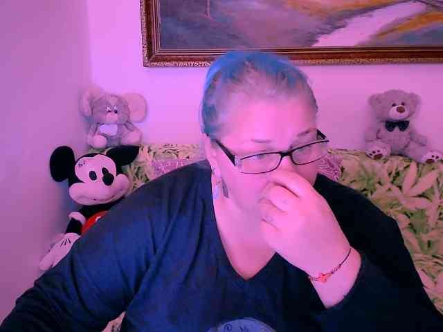 MarryBigBoobs1 webcam