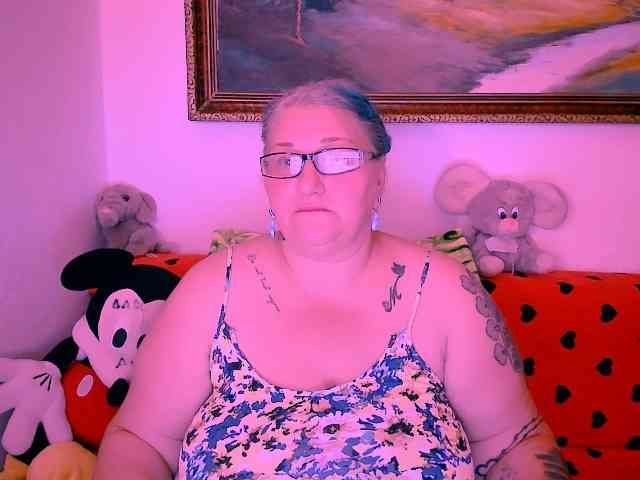 MarryBigBoobs1 webcam