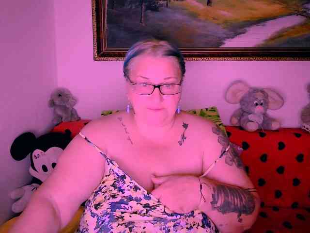 MarryBigBoobs1 webcam