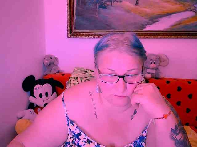 MarryBigBoobs1 webcam