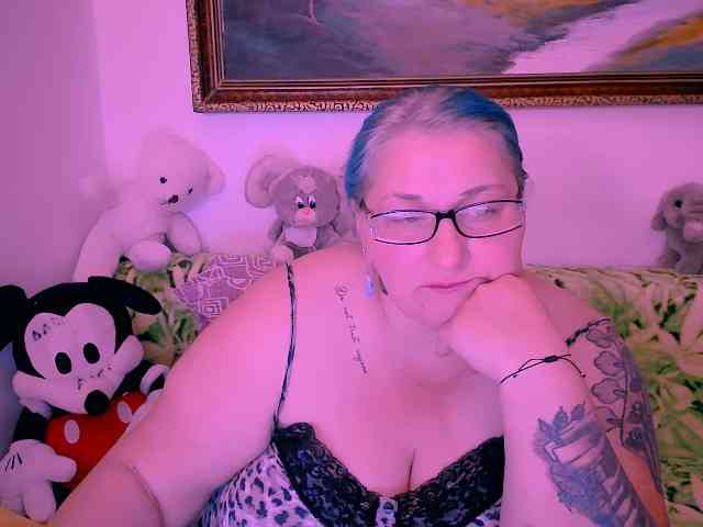 MarryBigBoobs1 webcam