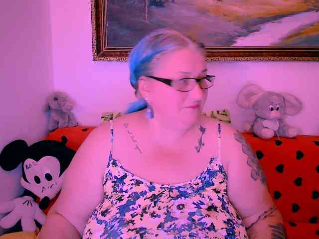 MarryBigBoobs1 webcam