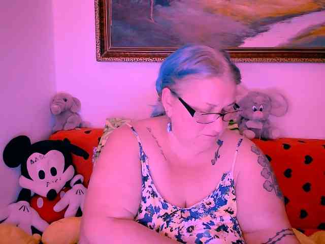 MarryBigBoobs1 webcam