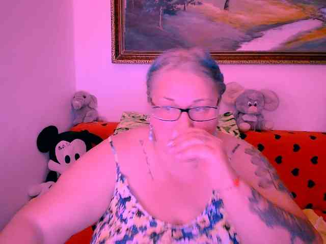 MarryBigBoobs1 webcam