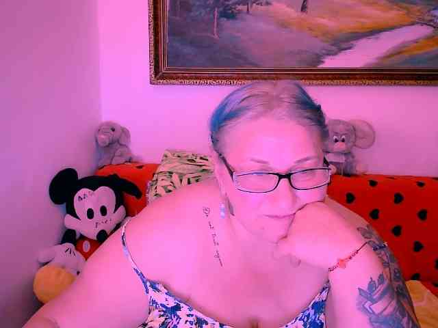 MarryBigBoobs1 webcam